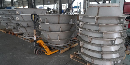 排風扇可以設置在窗戶或牆壁...